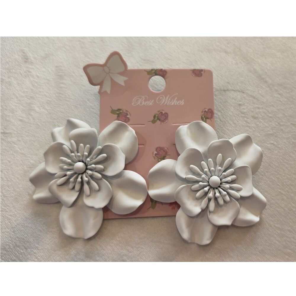 Best Wishes White Flower Metal Women's Floral earrings